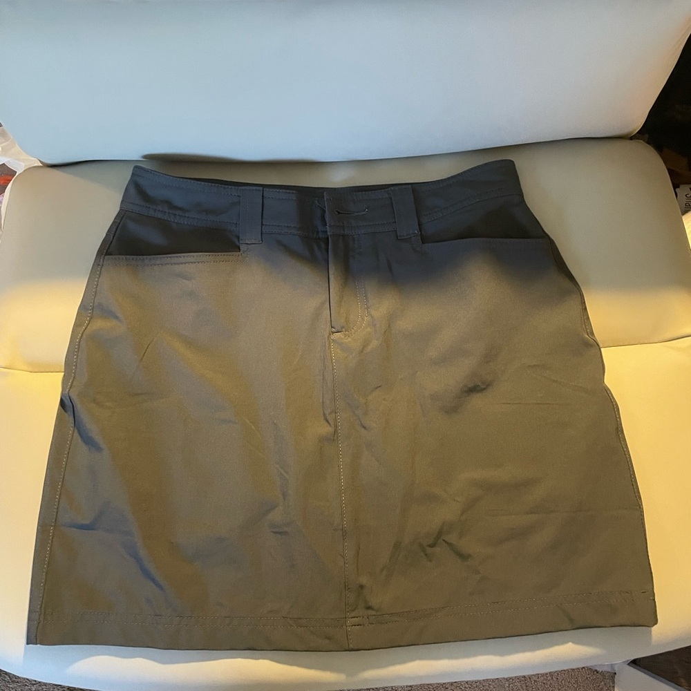 Eddie Bauer gray outdoor Skirt with Shorts